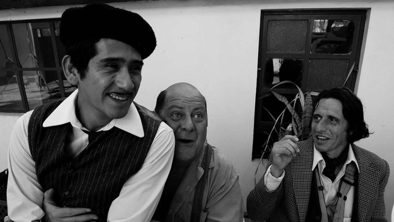 Más adelante backdrop