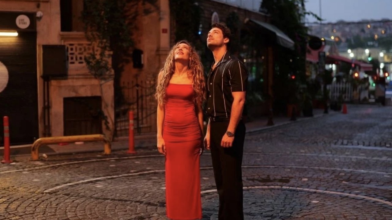 Her Şeyin Başı Merkür backdrop