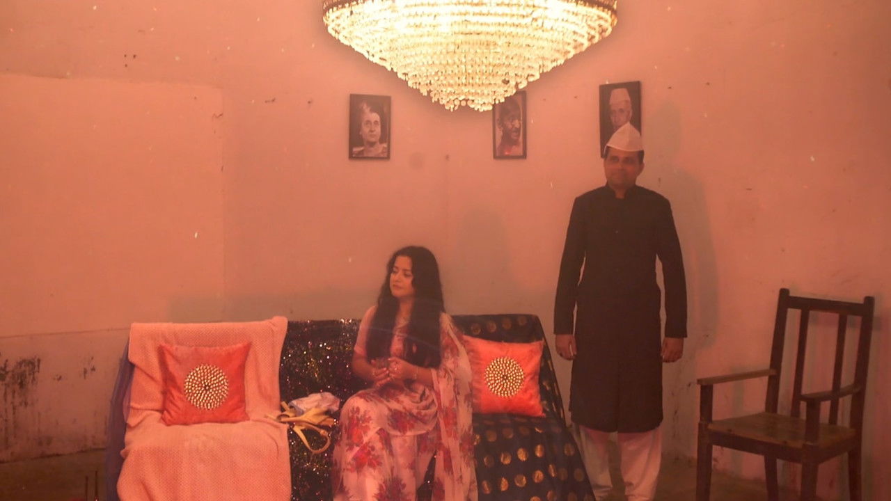 Eight Down Toofaan Mail backdrop