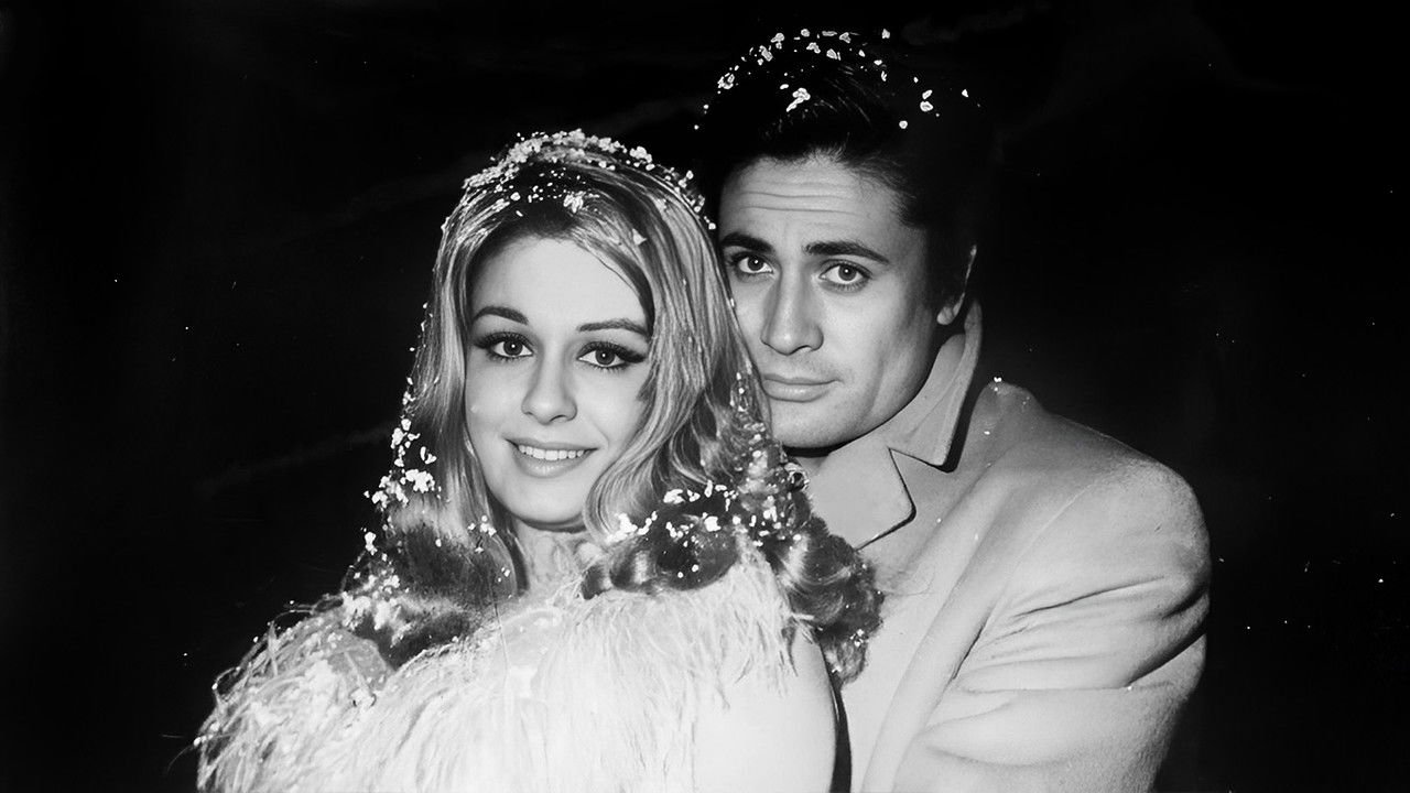 İki Yabancı backdrop