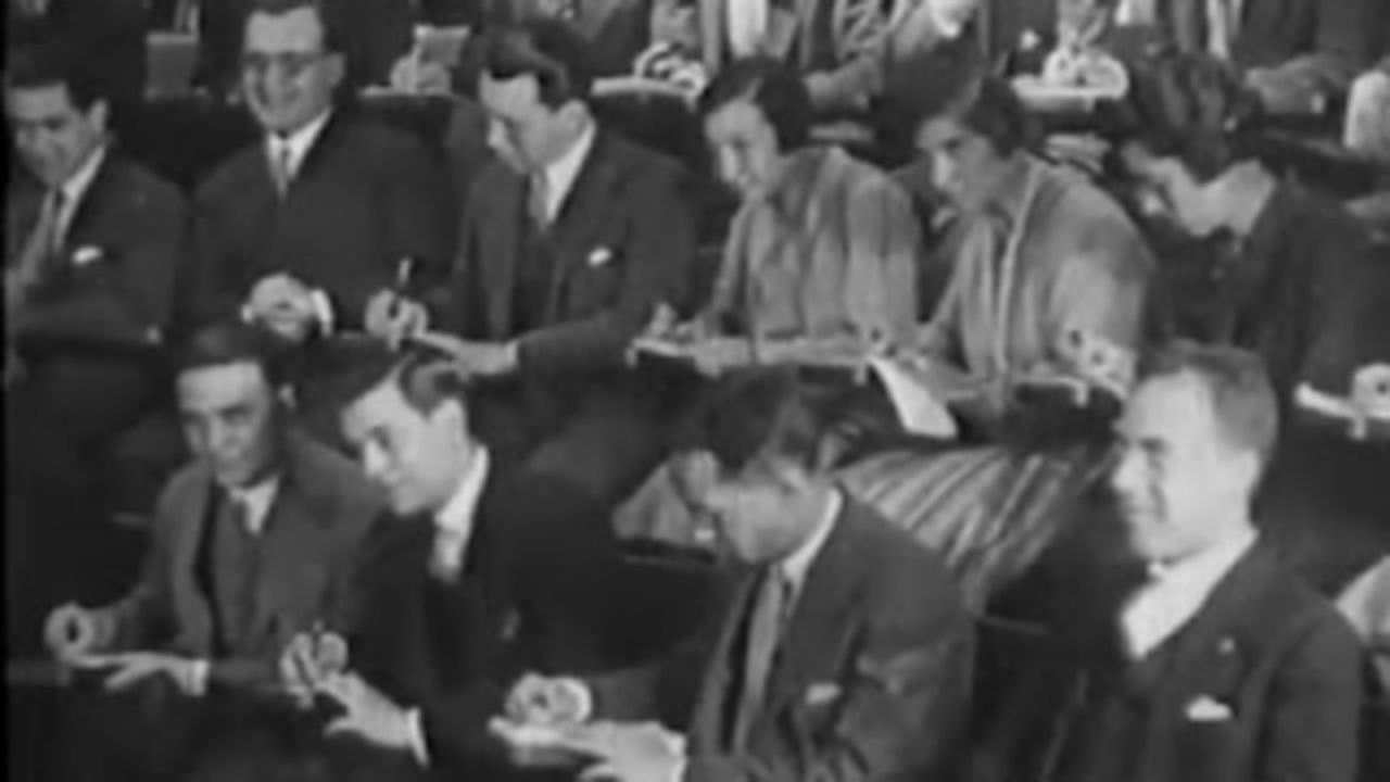 La terrible lección backdrop