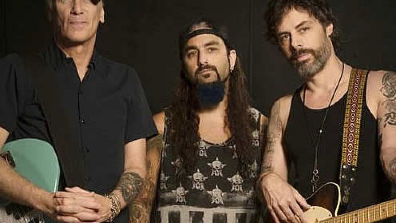 The Winery Dogs : Dog Years - Live in Santiago and Beyond 2013-2016 backdrop