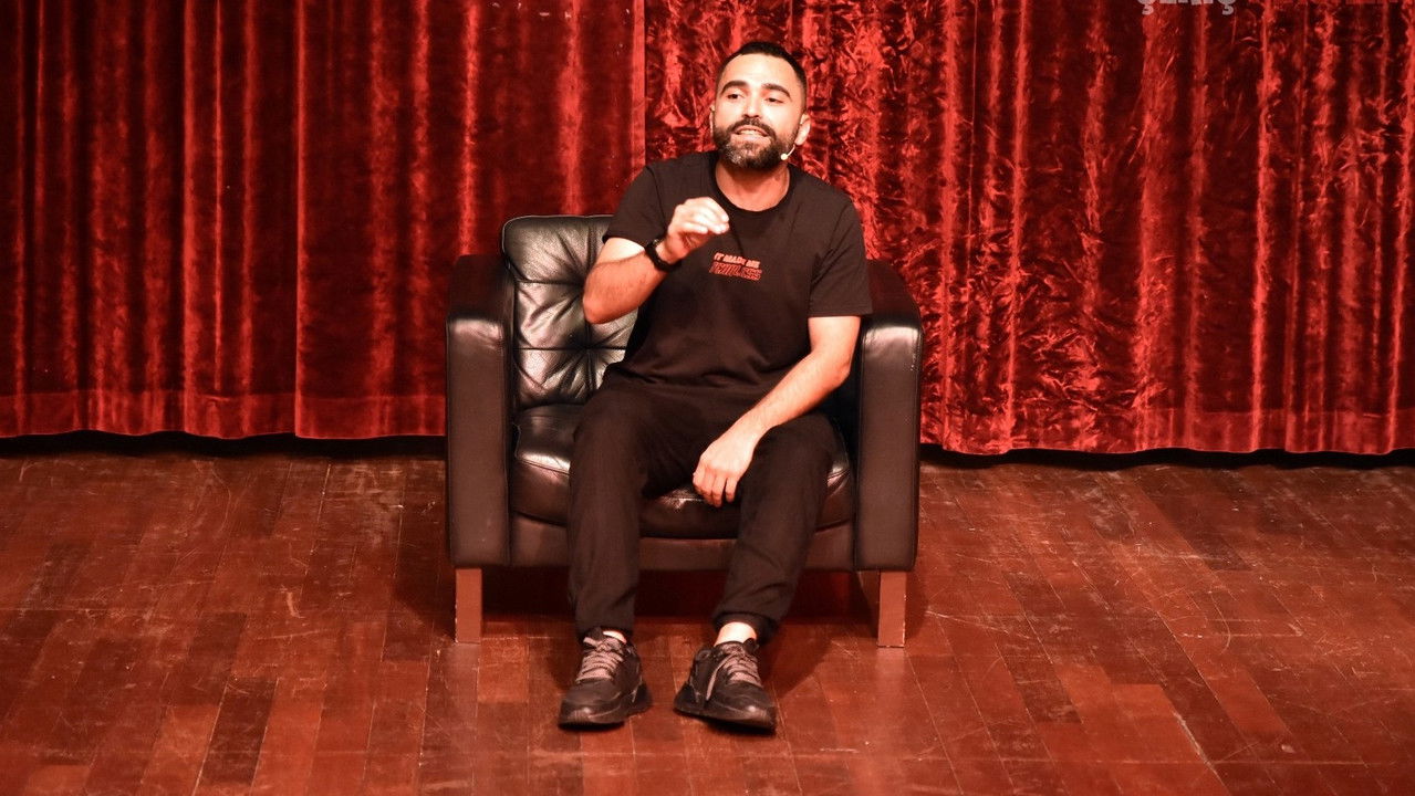 Yüksek Gelirim backdrop