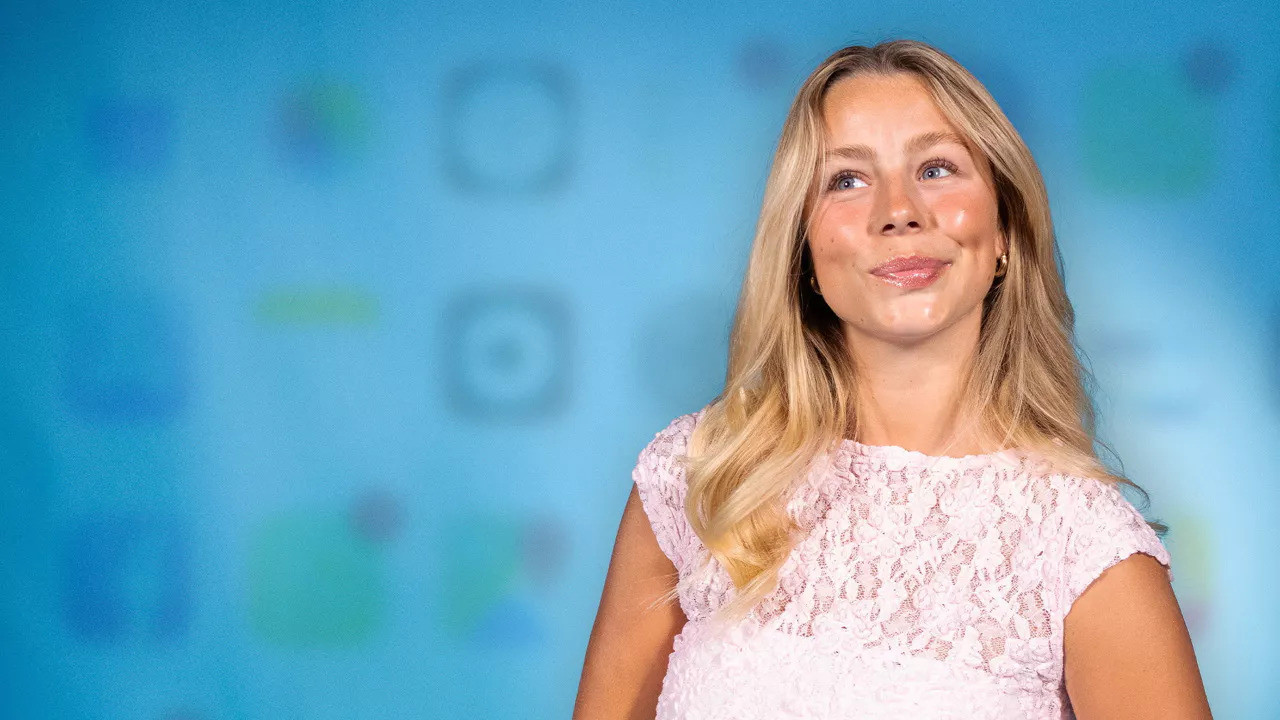 Merci Mercie backdrop