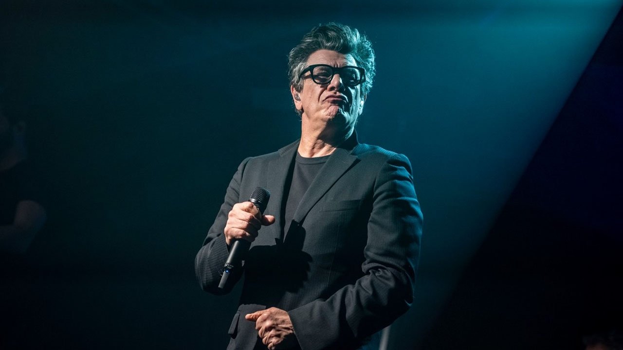 Marc Lavoine - Adulte jamais backdrop