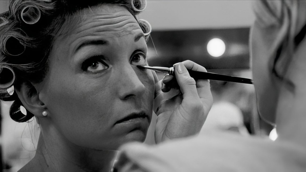 Halva sanningen backdrop