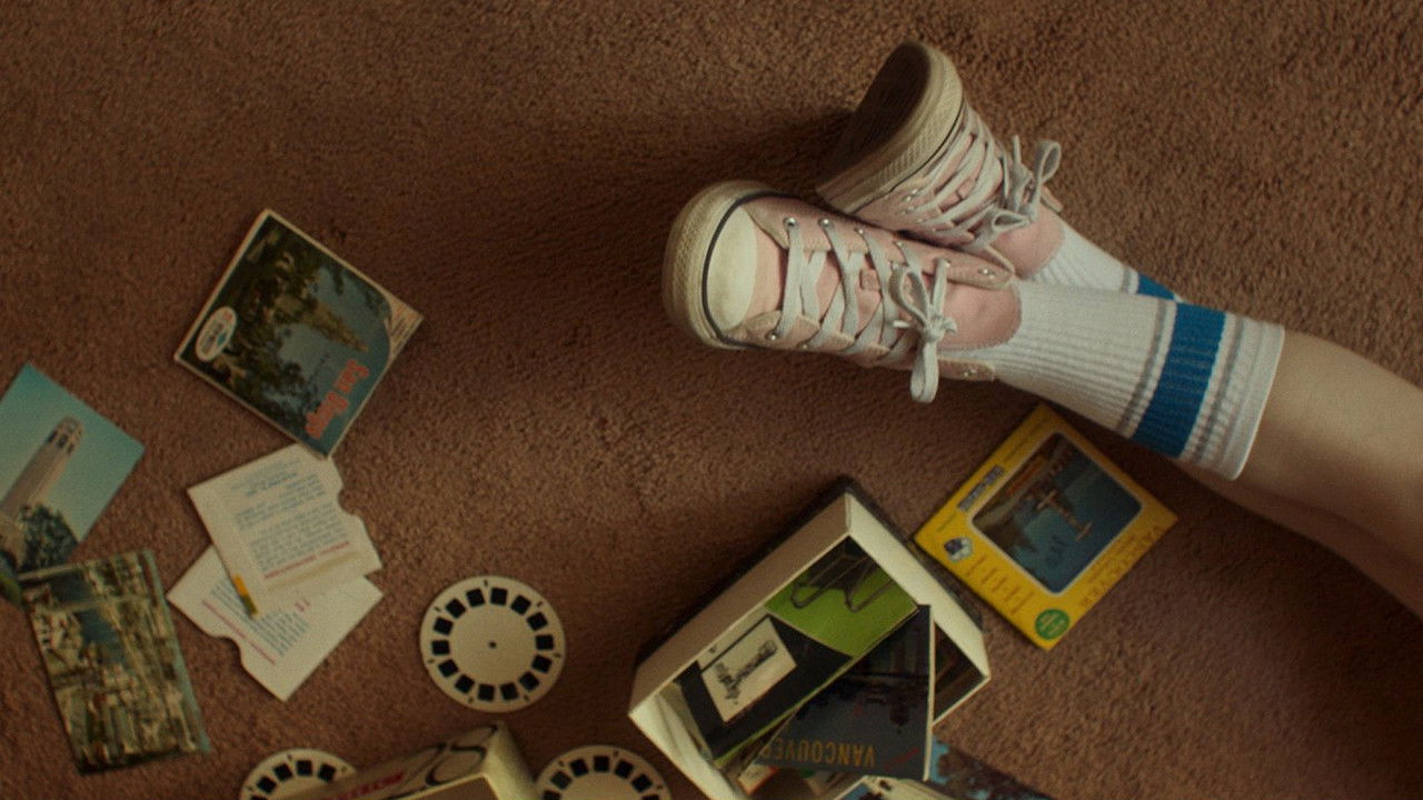 Un gallo cargado de nostalgia backdrop