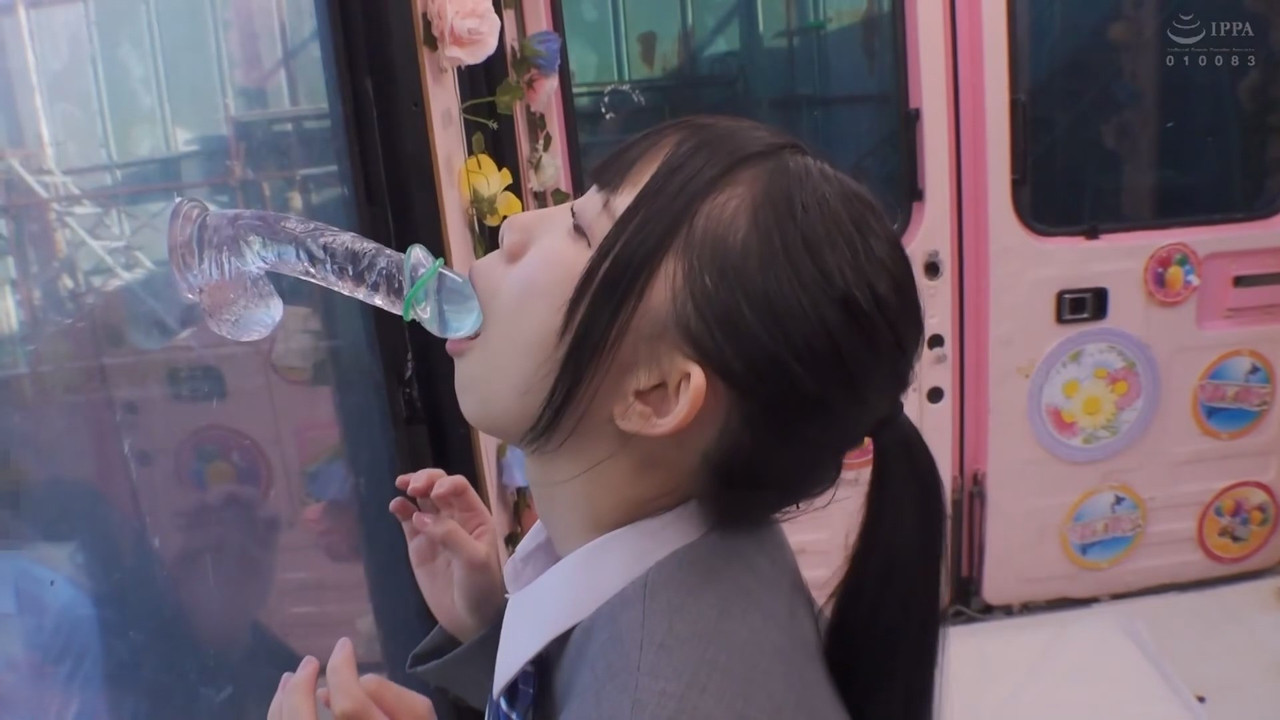 一般男女モニタリングAV×マジックミラー便コラボ企画 彼氏の目の前で路上NTR！女子○校生が初めての「お口だけでコンドーム装着」に挑戦！ノーハンドでデカチンを咥えたうぶなオマ○コは恥じらいながらもびしょ濡れ！彼氏の目の前で寝取って最後はゴムを外して生中出し！ backdrop