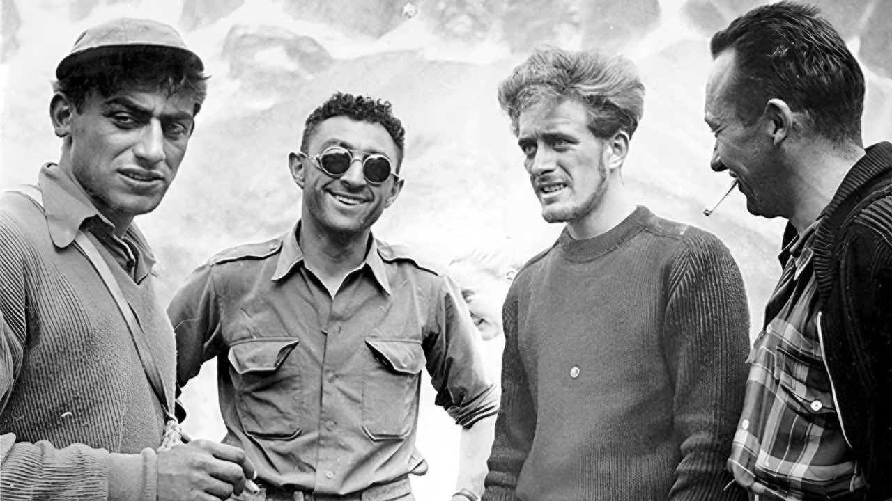 Les Amants des Drus backdrop