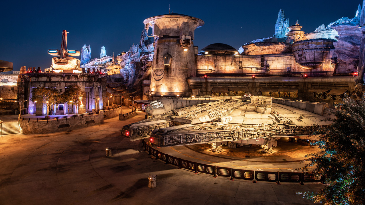 Star Wars: Galaxy's Edge | Disneyland Resort backdrop