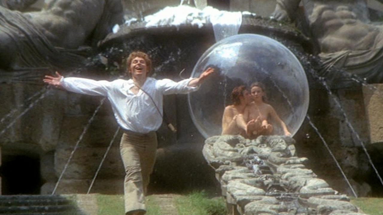 Mondo candido backdrop