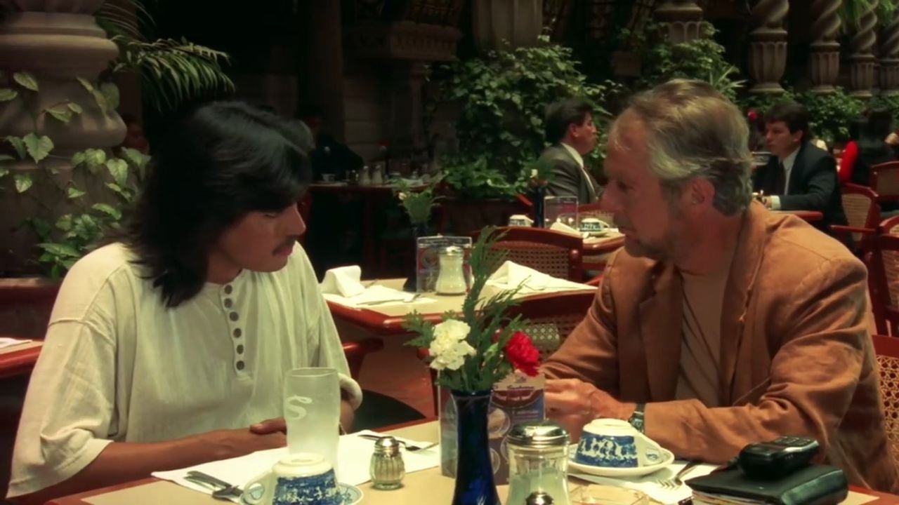 La mujer de los dos backdrop