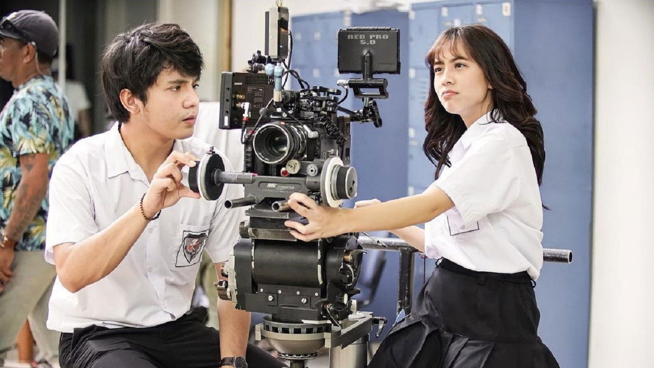 Live With My Ketos backdrop