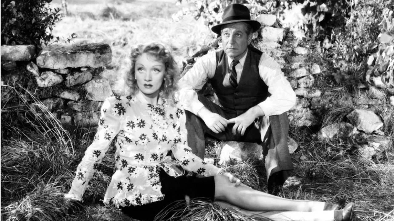 Martin Roumagnac backdrop