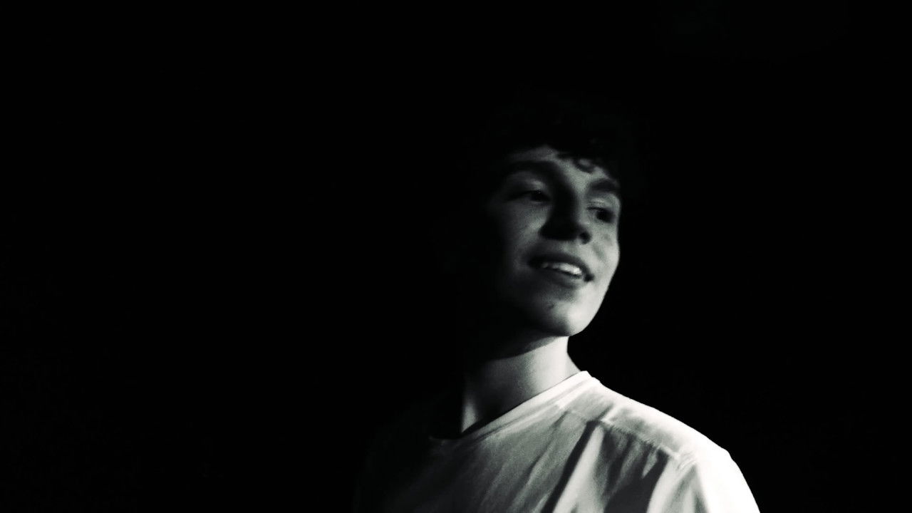 Quando Eles Saem de Casa backdrop