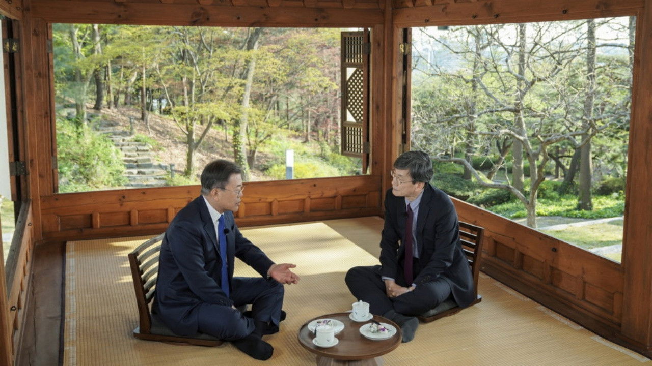 대담 - 문재인의 5년 backdrop