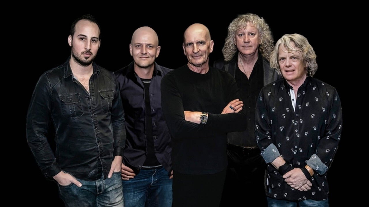 Saga: Worlds Apart Revisited backdrop