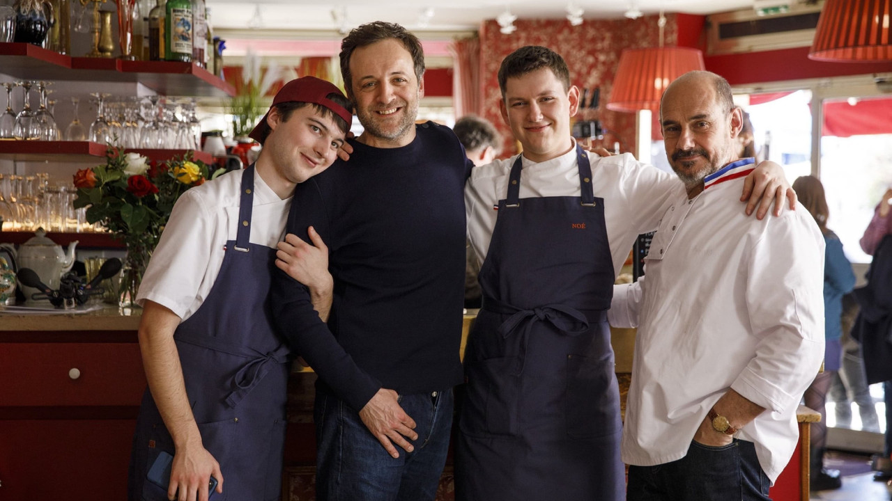 La Belle Étincelle backdrop