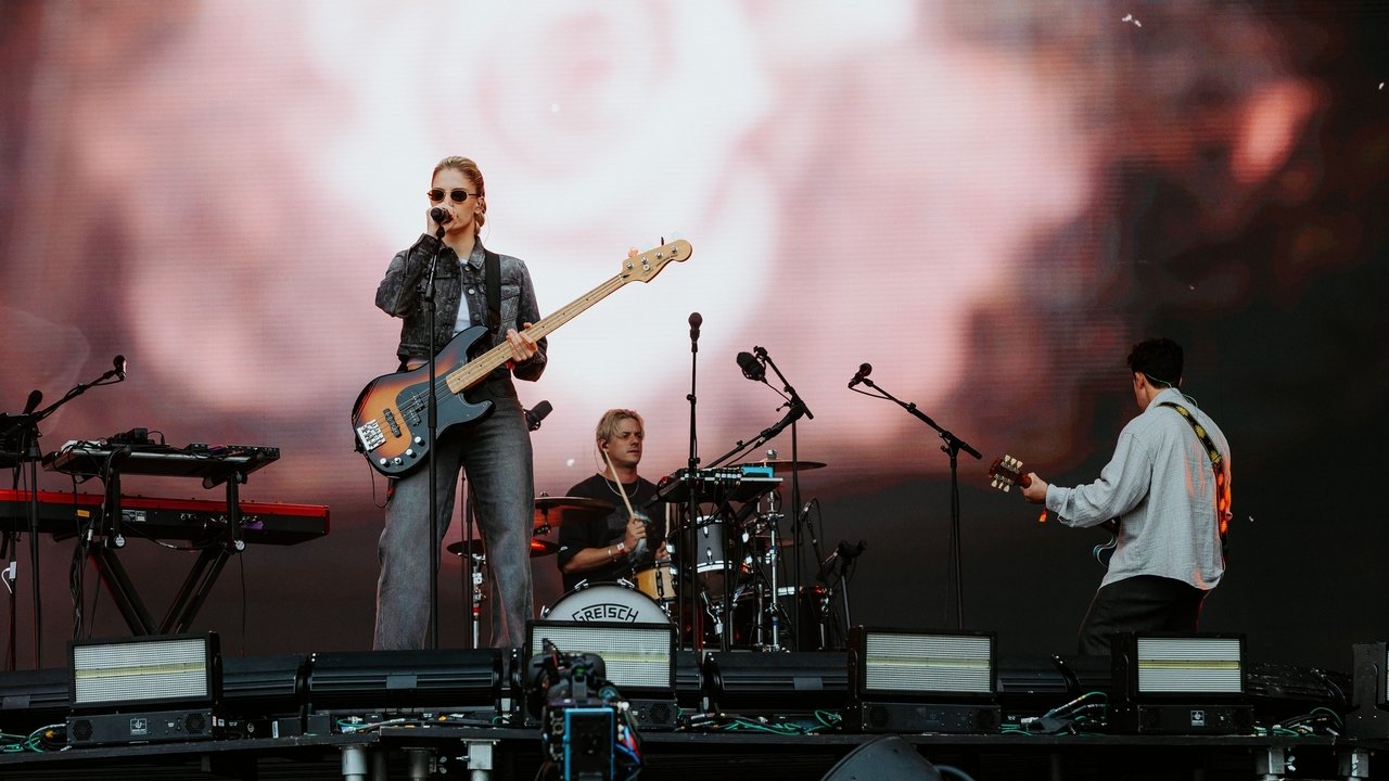 London Grammar - Rock en Seine 2025 backdrop