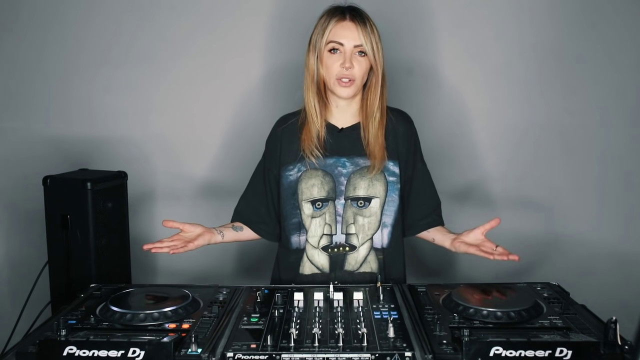 How To DJ For Beginners backdrop