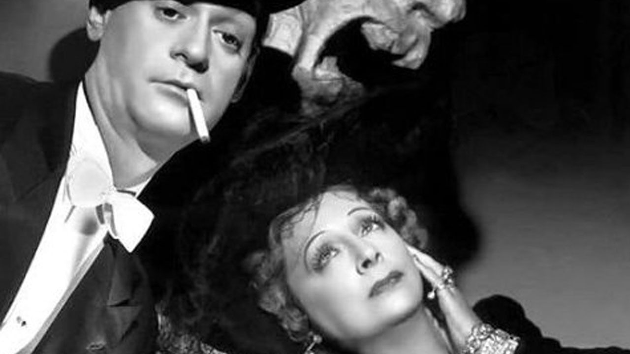 La danza de la fortuna backdrop