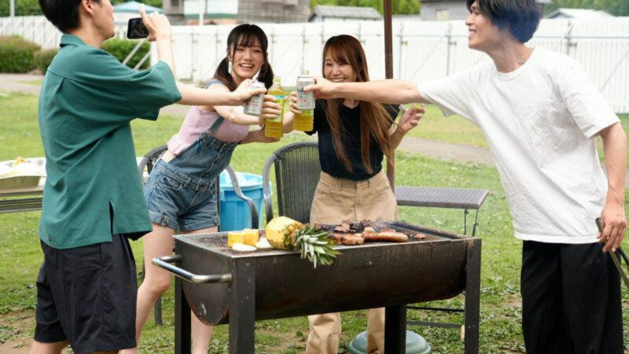 I love you. Sad but erotic memory of being confessed by her best friend and indulging in sex in her absence. Reina Miyashita backdrop