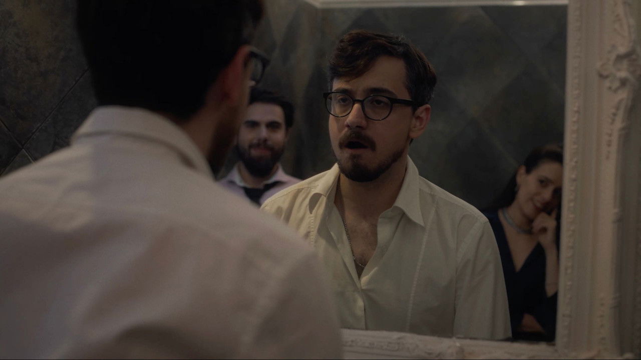 Martín comes back backdrop