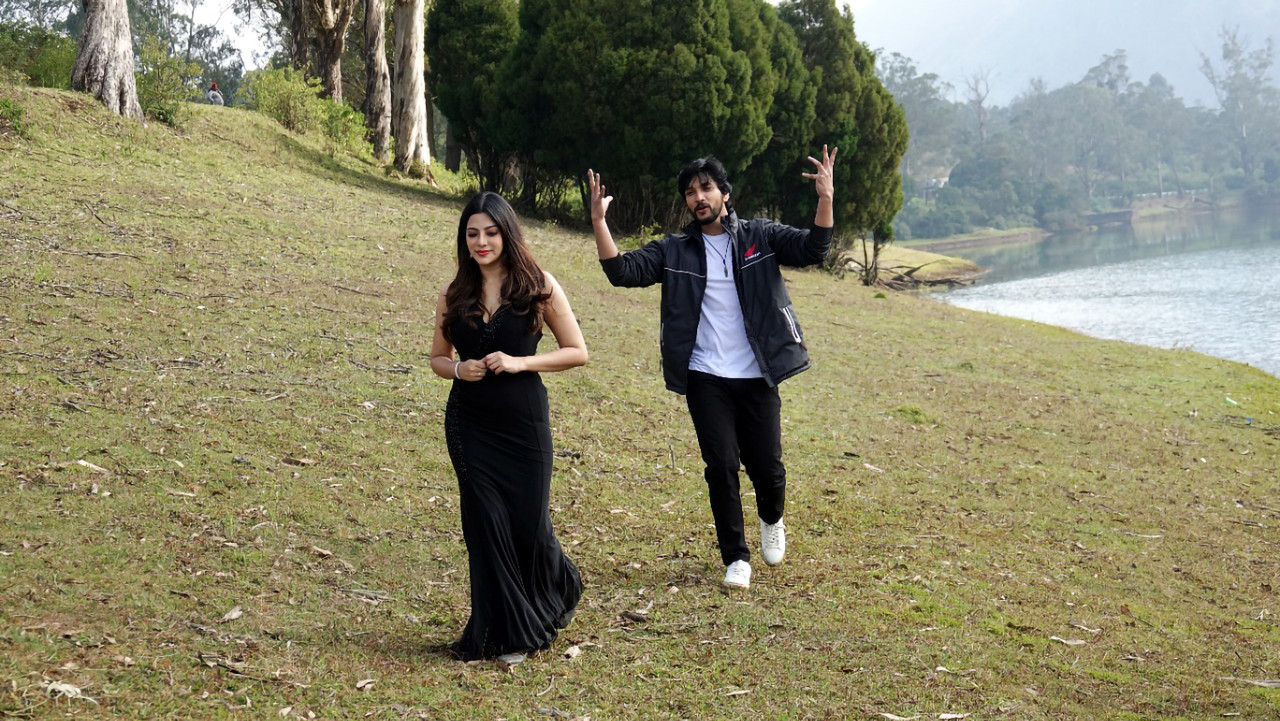 Yutha Satham backdrop