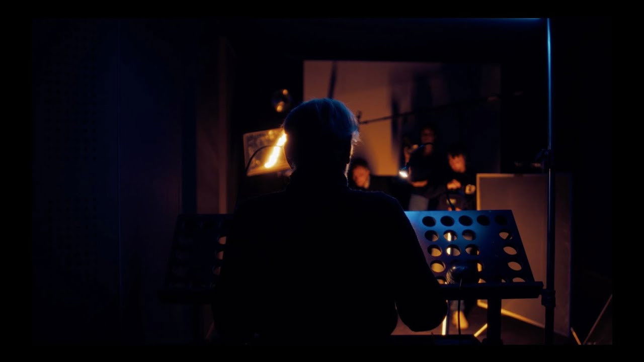 La voce senza volto backdrop