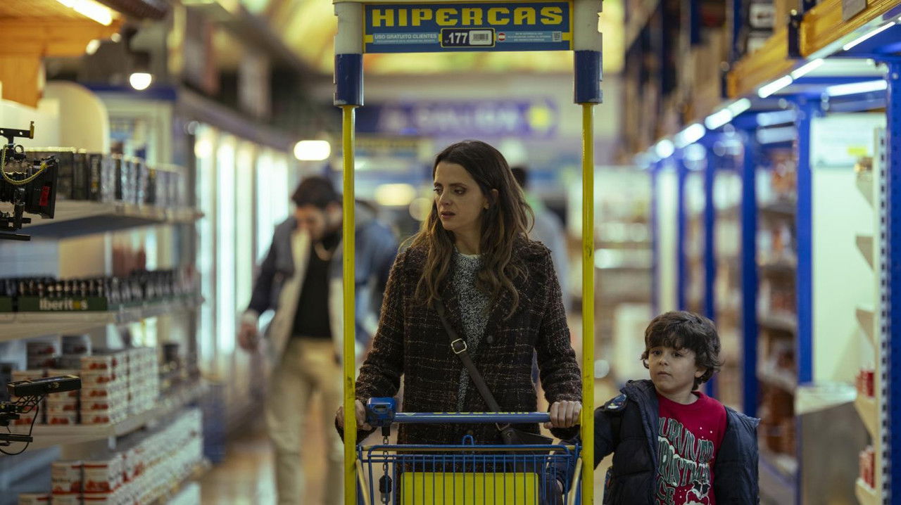 Hour and Twenty backdrop