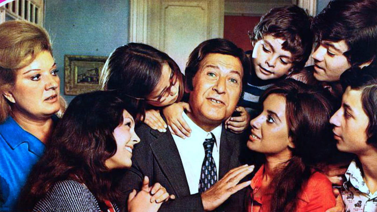 Yedi Evlat İki Damat backdrop