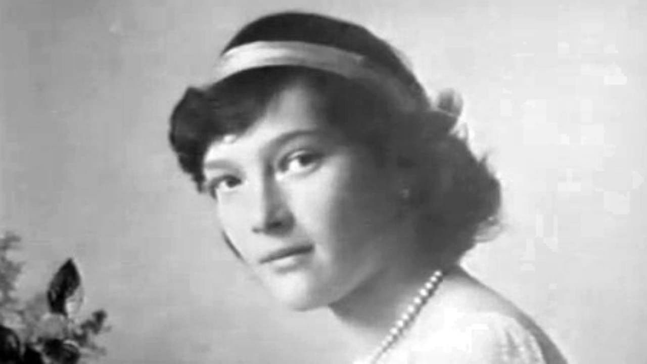 A Host of White Princesses backdrop