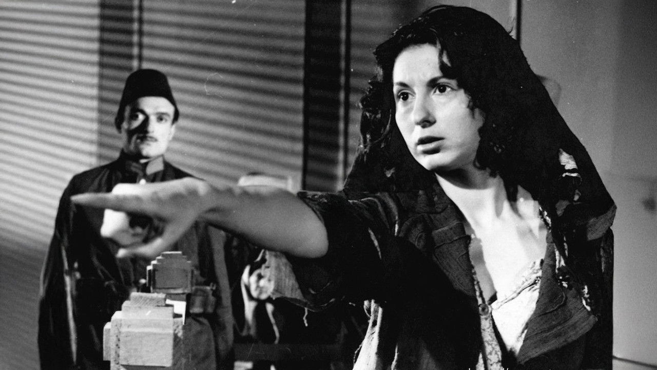 İki Süngü Arasında backdrop