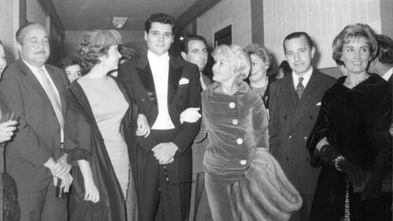 La orquesta y el silencio backdrop