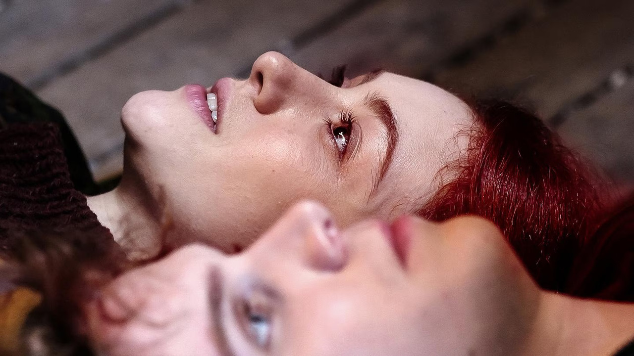 Eppure cadiamo felici backdrop