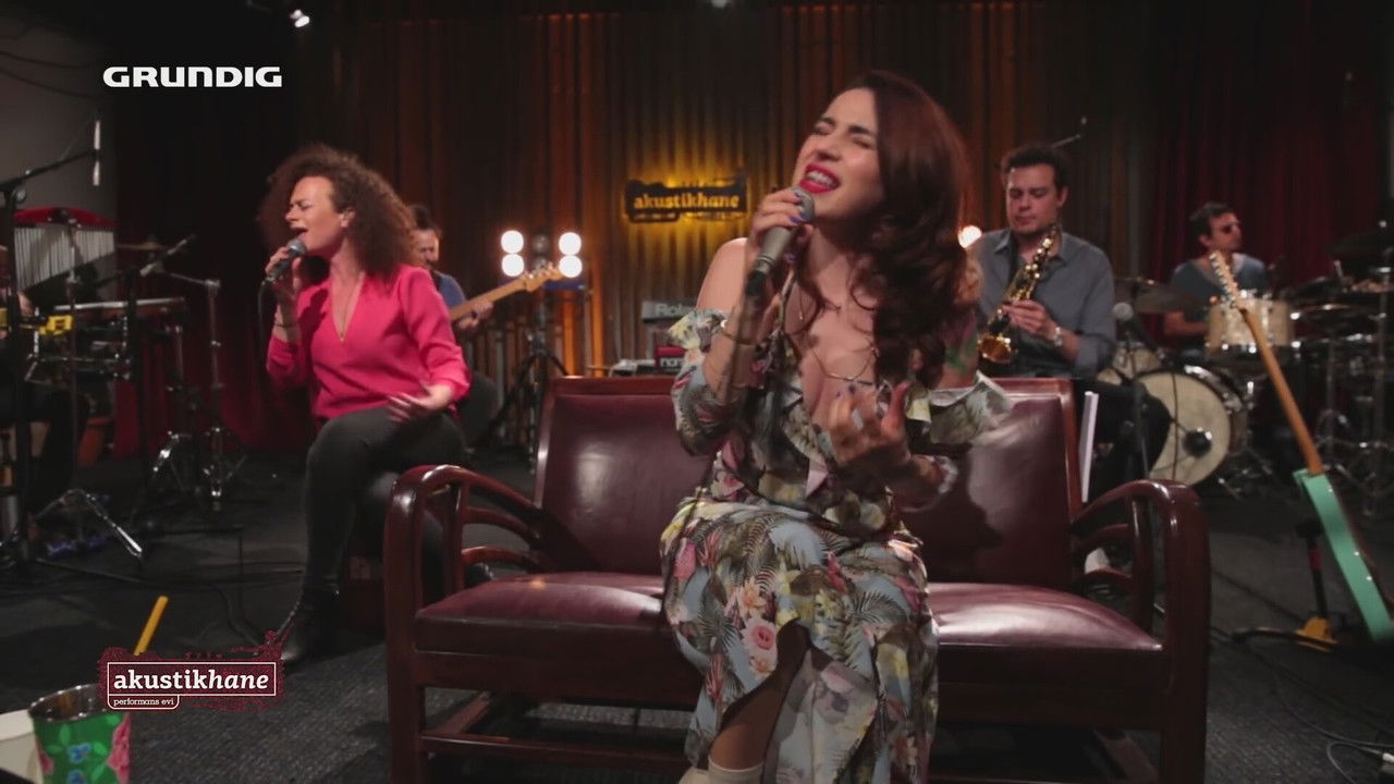 Ceylan Ertem Live On Akustikhane backdrop