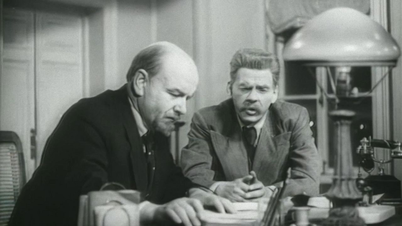 Lenin in 1918 backdrop