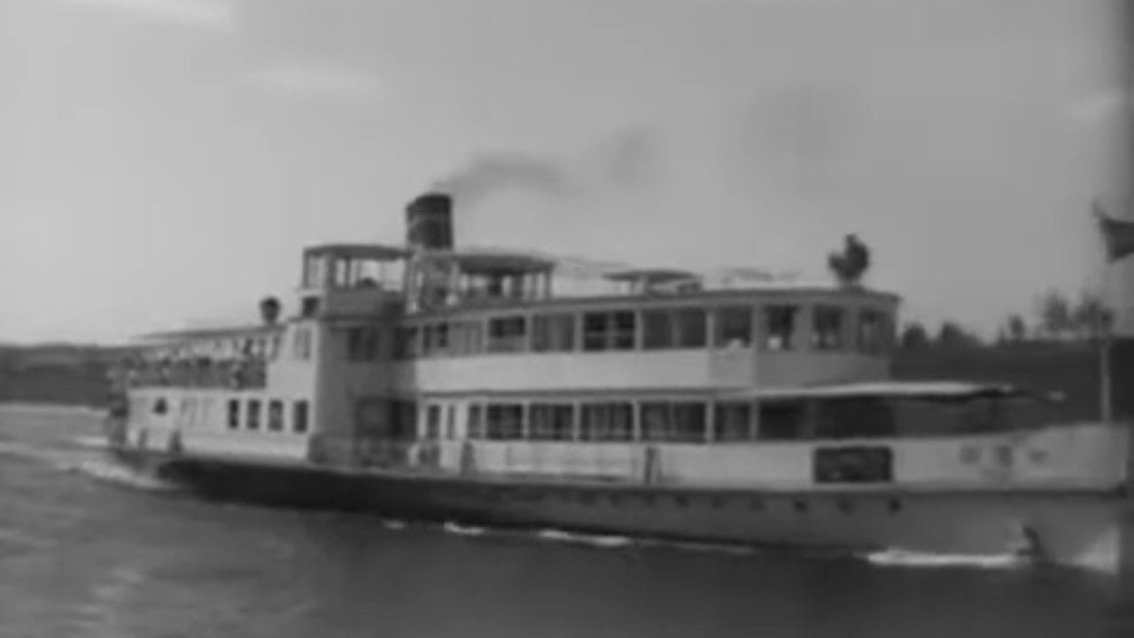 Newsreels No. 30 backdrop