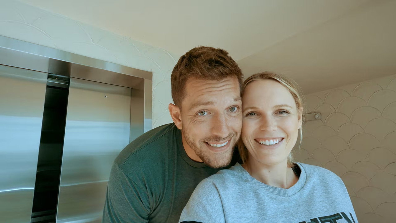 Wozniacki and Lee backdrop