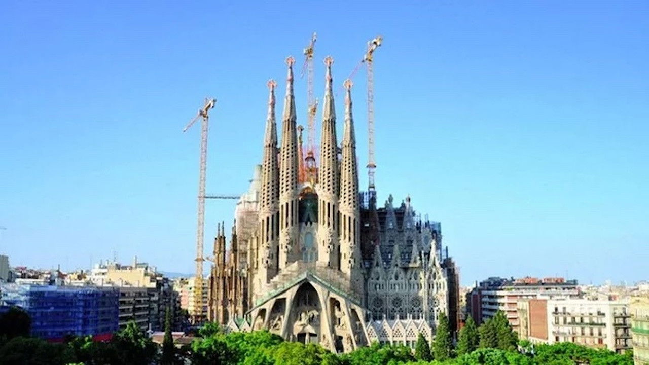 SAGRADA: El misteri de la creació backdrop