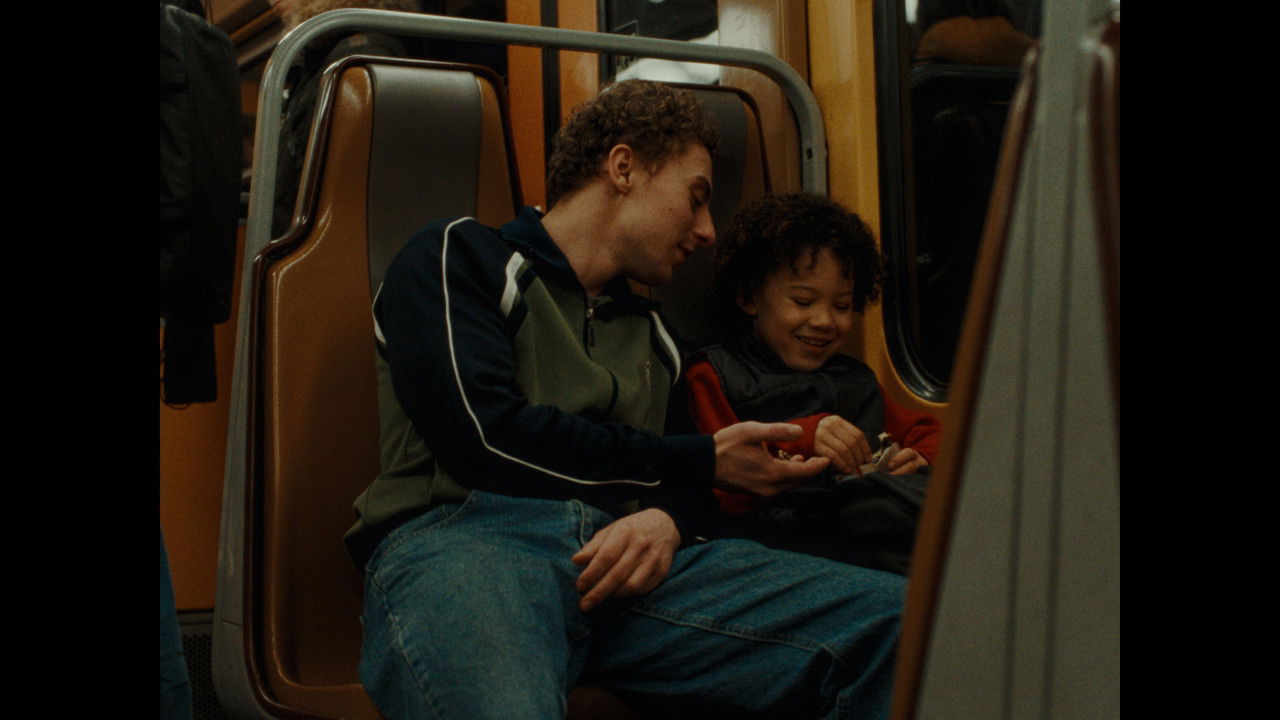 Les Enfants Iront Bien backdrop