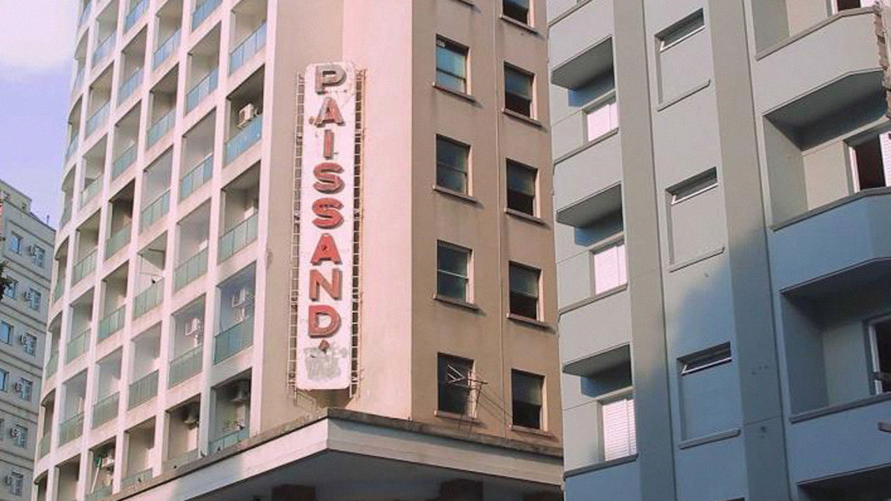 Através da Cidade Invisível backdrop