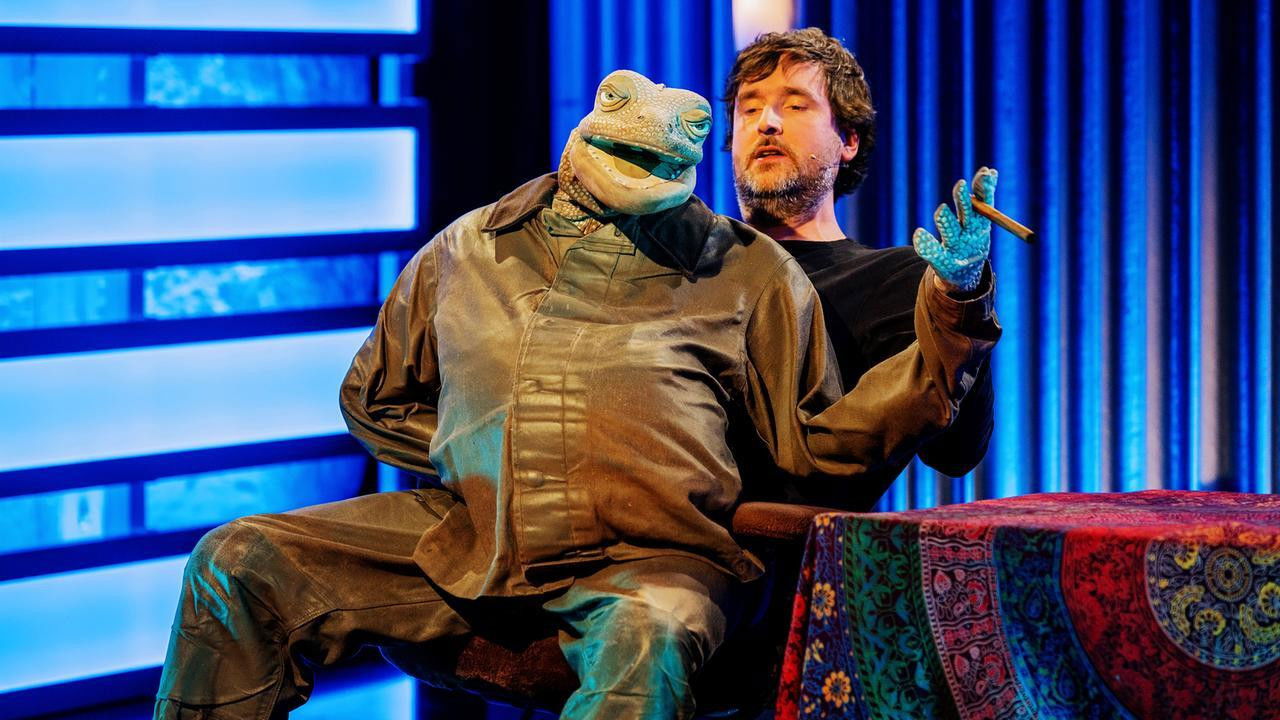 Michael Hatzius: Echsoterik backdrop