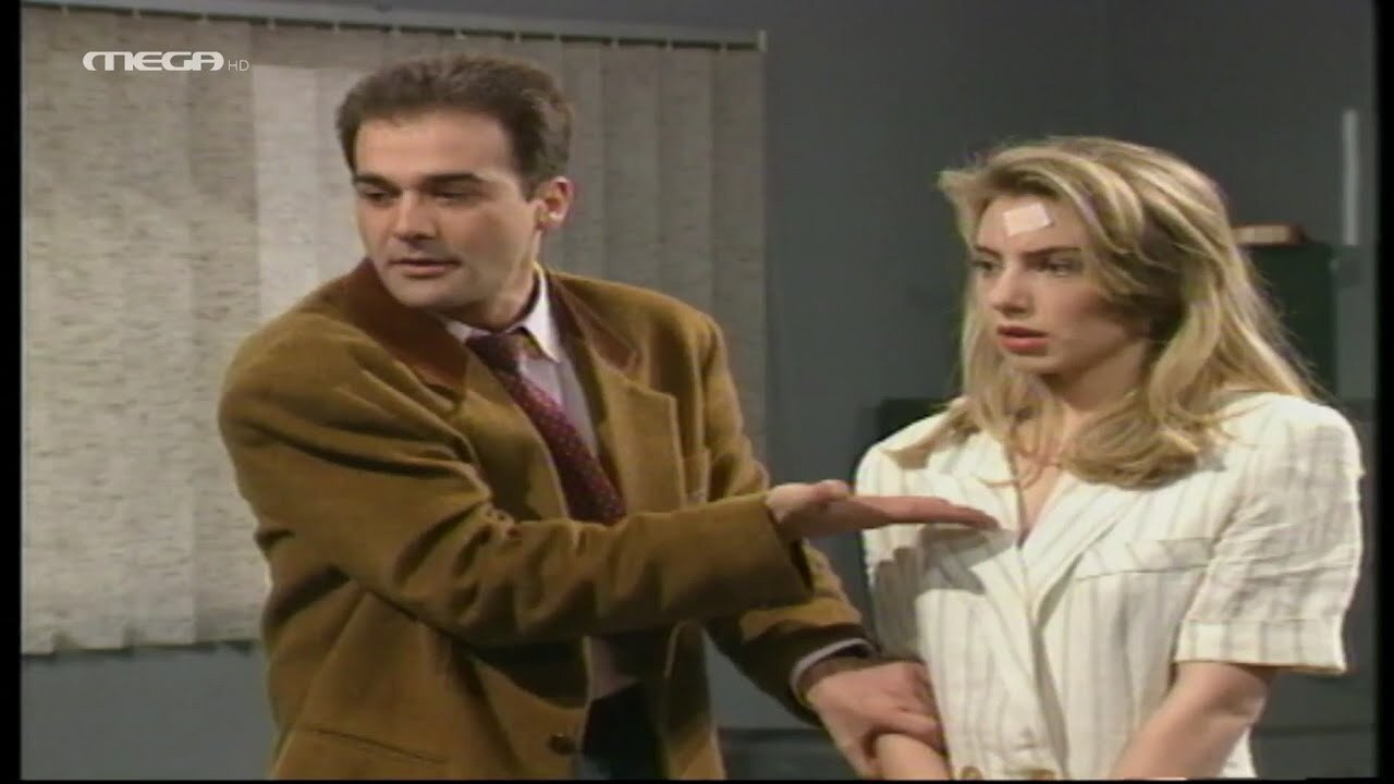 Oi Mikromesaioi backdrop