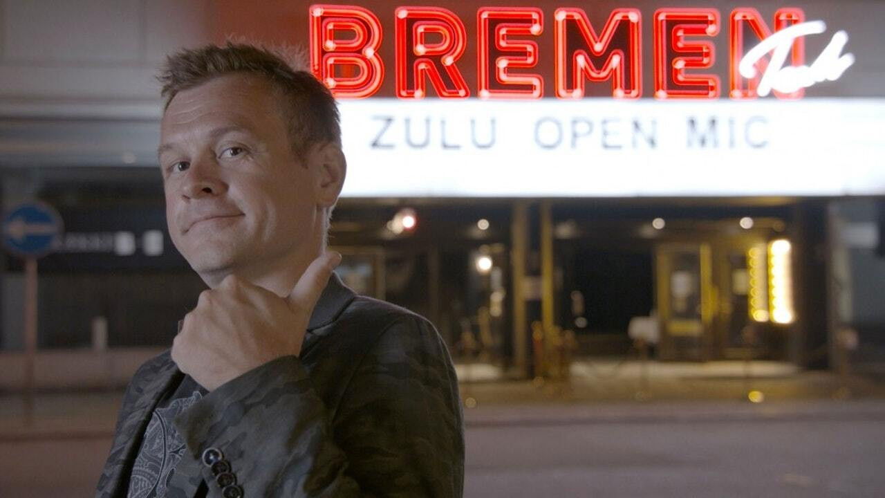 Zulu open mic special med Fuhlendorff backdrop