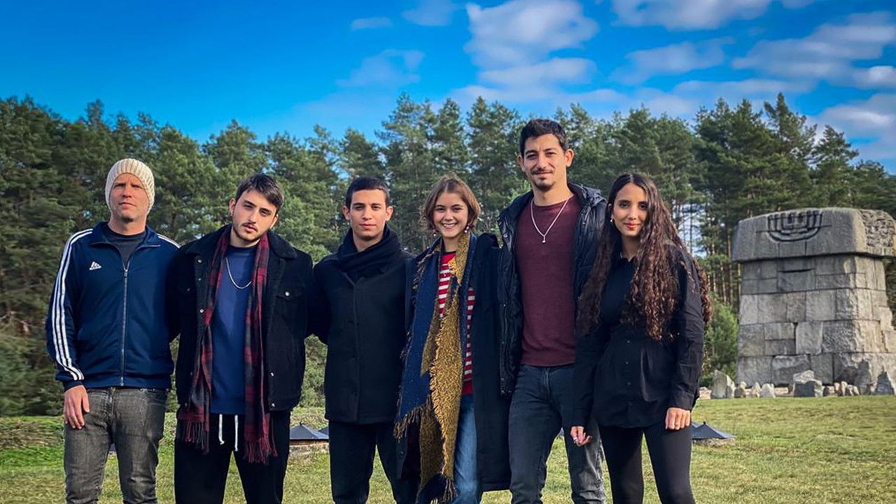 מסע לפולין backdrop