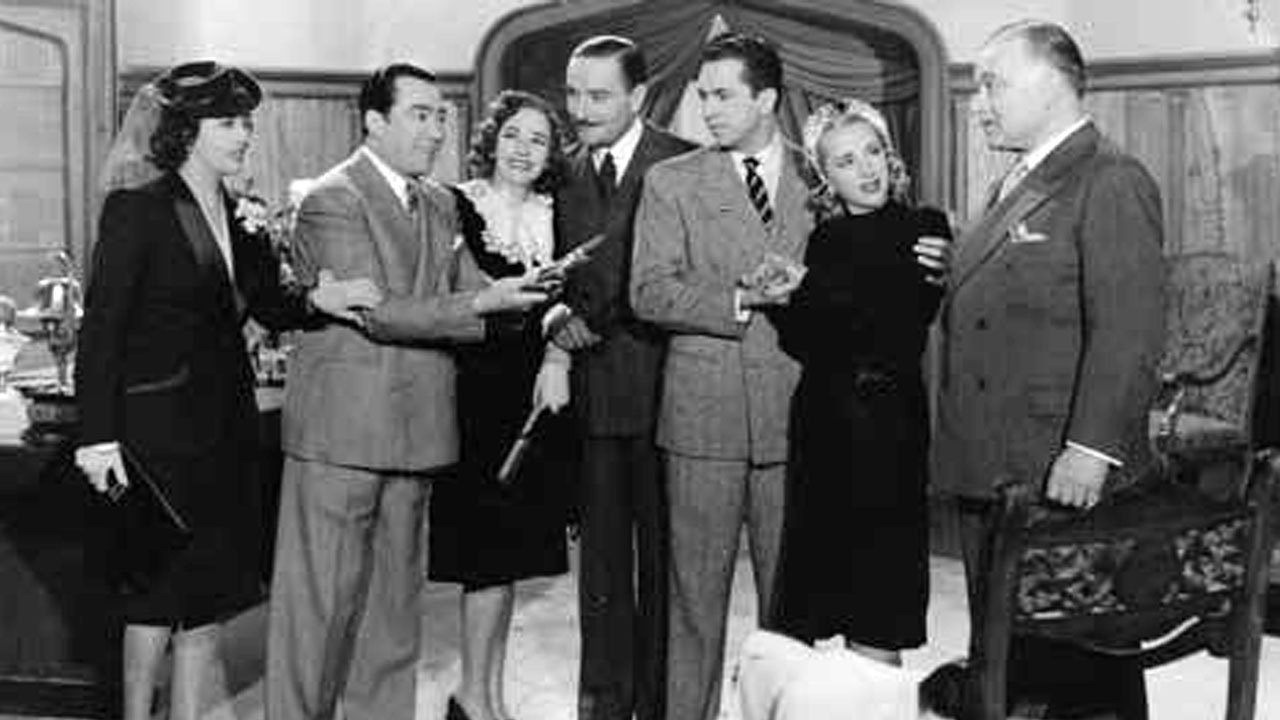 Elvira Fernández, vendedora de tienda backdrop