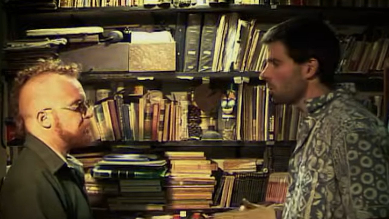 Two stooges in Mar del Plata backdrop