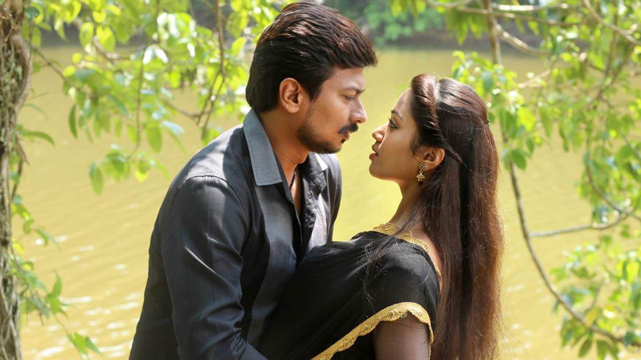 Podhuvaga En Manasu Thangam backdrop