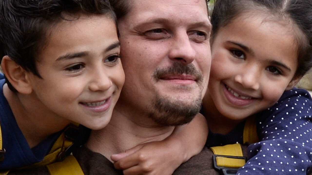 Aap Poot Pies backdrop